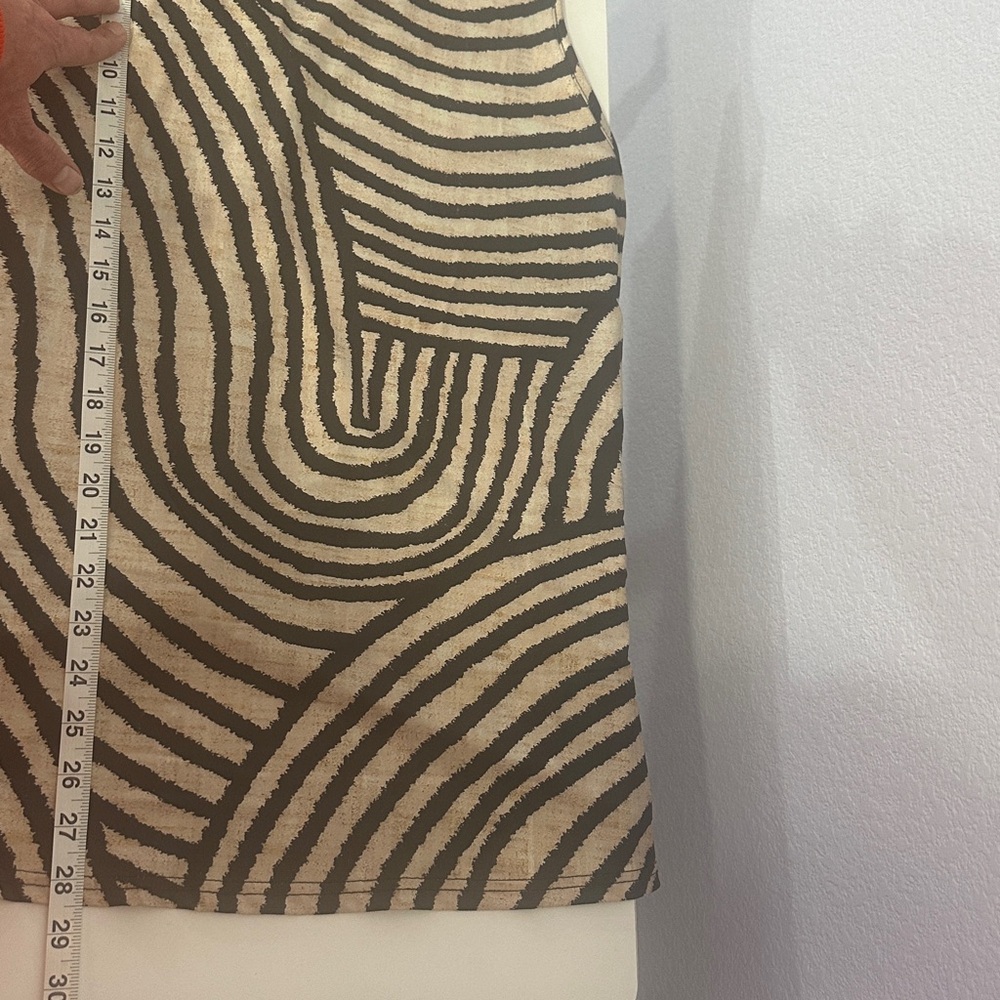 🔥 3 FOR $25 SALE 🔥Zebra Print Button-Up Sleeveless Top - Picture 7 of 7